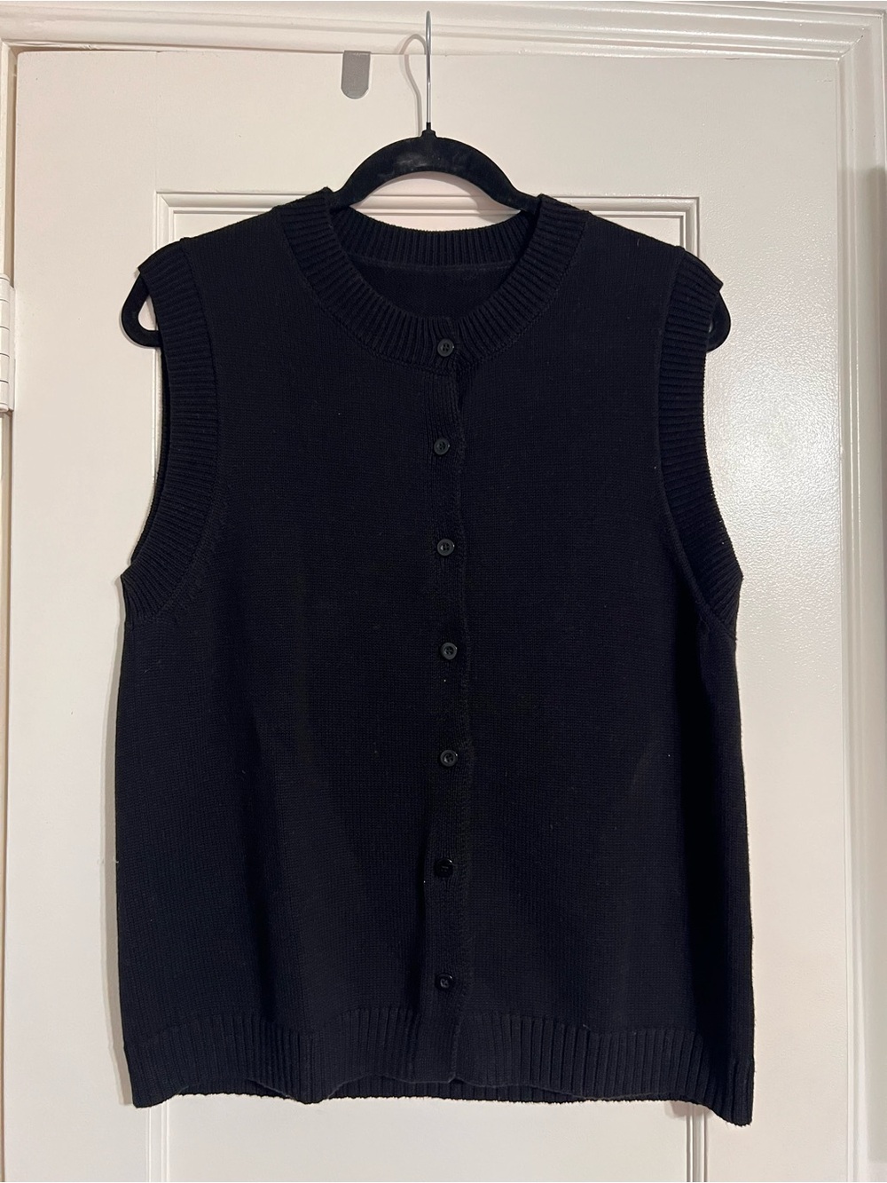 Amazon Black Button-Front Sleeveless Knit Vest